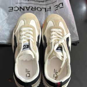 De Florance Ultra-comfortable Vintage Sneakers. Size 39